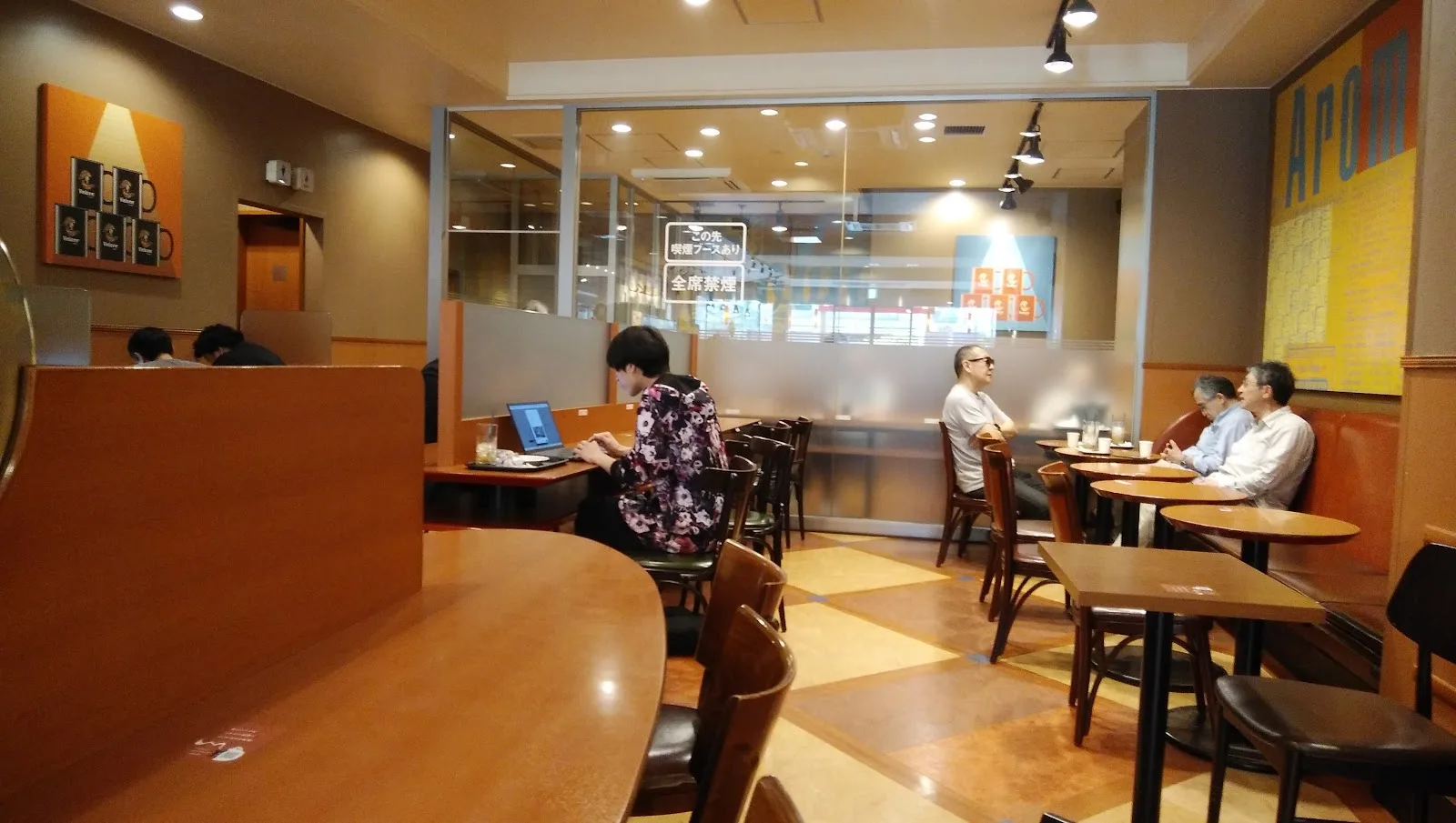 Caffè Veloce - Shimbashi 3-chome · 6